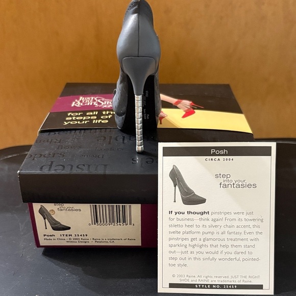 Just The Right Shoe Elegant Black Heels - Picture 3 of 5